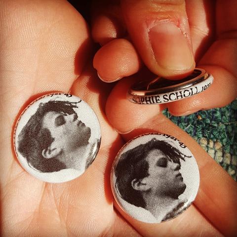 #B02 Sophie Scholl button